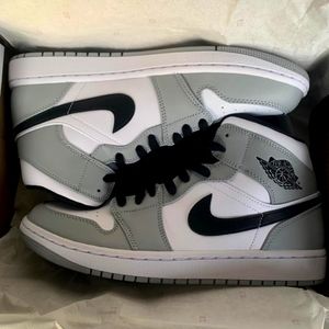 Air Jordan 1 Mid Sneakers